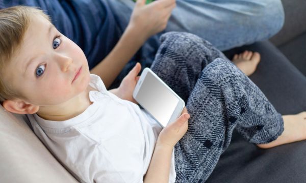 Smartphone μέχρι τα 12 σημαίνει αυξημένος κίνδυνος κατάθλιψης και παχυσαρκίας - Έρευνα