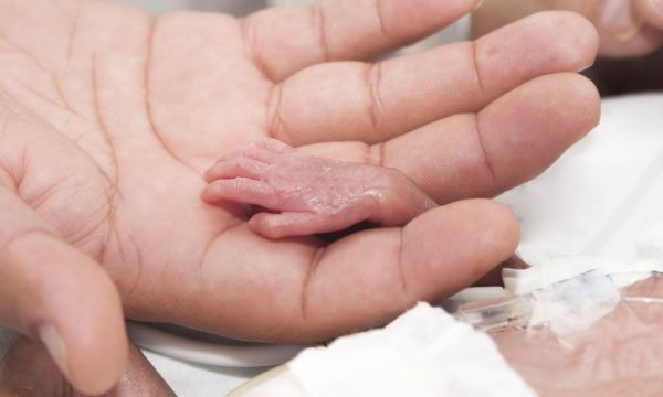 Πρόωρος τοκετός και κακή ανάπτυξη καταδικάζουν 1 στα 5 παιδιά κάτω των 5 ετών - Έρευνα