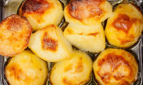 Οι πιο υγιεινές πατάτες φούρνου που λιώνουν – Τι προσφέρουν