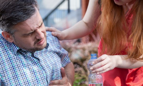 Αίσθημα παλμών στην καρδιά: Πότε χρειάζεται να πιείτε νερό