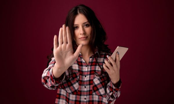 Τα social media, όχι τα videogames, συνδέονται με τη ΔΕΠΥ στα παιδιά - Έρευνα