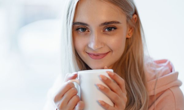Βάζετε γάλα στον καφέ; Τι αλλάζει στις αντιφλεγμονώδεις του ιδιότητες