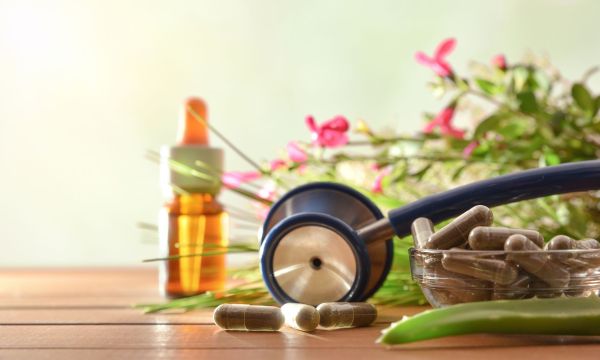 Τα καλύτερα βότανα για φυσική ανακούφιση από τους πόνους: Πώς να τα χρησιμοποιήσετε