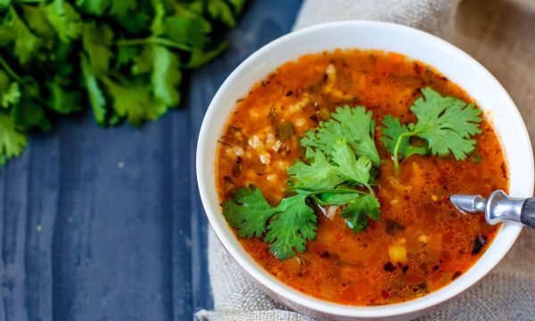 Το πάμφθηνο μυρωδικό βότανο που κάνει καλό σε ζάχαρο, καρδιά και πεπτικό