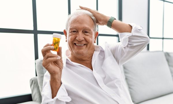 Συμπληρώματα μαλλιών για άνδρες: Τι λειτουργεί πραγματικά κατά της τριχόπτωσης και τι όχι