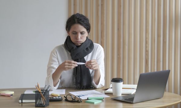 Γιατί συχνά αρρωσταίνετε αμέσως μετά τα Χριστούγεννα και όχι κατά τη διάρκειά τους