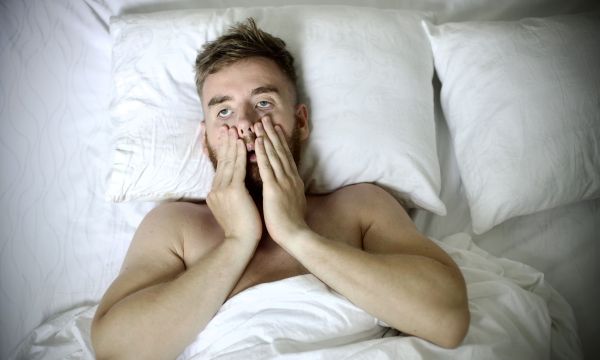 Νυχτερινές κράμπες: Αιτίες, ανισορροπία ηλεκτρολυτών και πώς να σταματήσετε τον πόνο