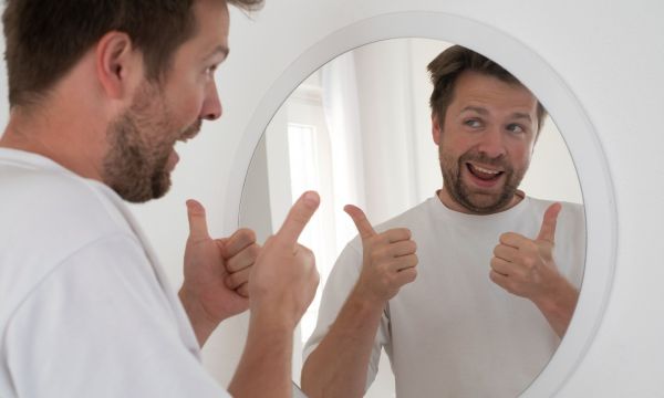 3 τρόποι για να τηρήσετε τις δεσμεύσεις σας για το 2026, σύμφωνα με ψυχολόγους