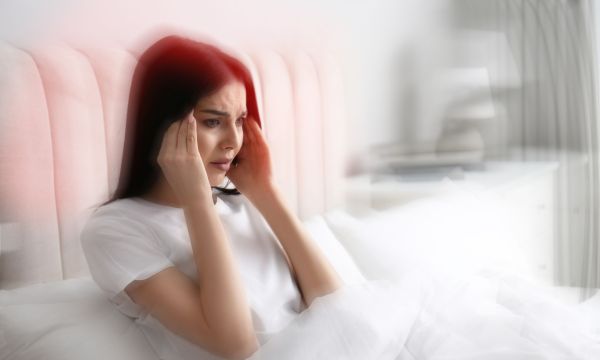 Γιατί μπορεί να ξυπνάτε συχνά με ημικρανία