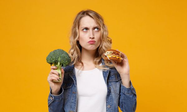 Τι σημαίνει στην πράξη η αναστροφή της διατροφικής πυραμίδας: Τα σωστά και τα λάθος