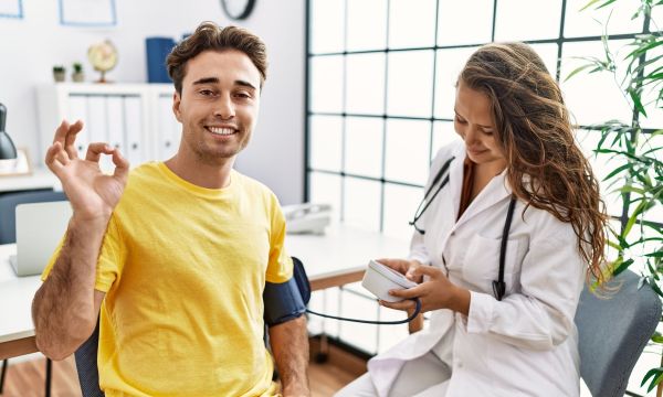 Αυτή η αποδεδειγμένη δίαιτα μπορεί να μειώσει την αρτηριακή σας πίεση μέσα σε λίγες εβδομάδες