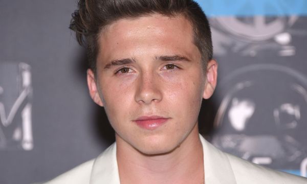 Γιατί ο Brooklyn Beckham ξέσπασε κατά των γονιών του – Τα υγιή όρια σε ελεγκτικούς γονείς