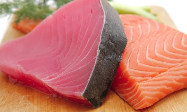 Τόνος ή σολομός; Ποιο είναι καλύτερο για Ω-3 και την υγεία της καρδιάς;