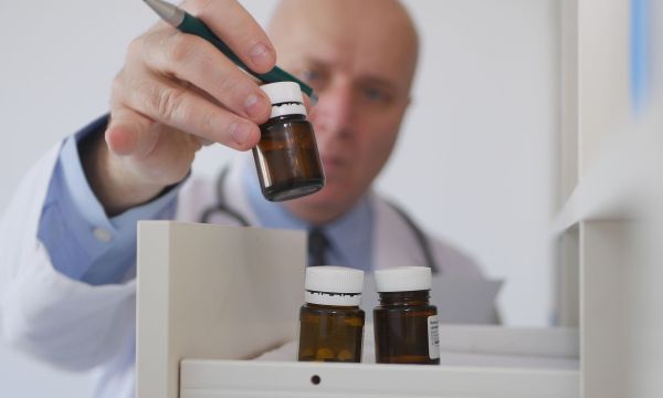 Ένα κοινό παυσίπονο μπορεί να αλλάζει αθόρυβα τον κίνδυνο καρκίνου