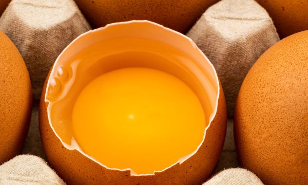 Τι συμβαίνει στον εγκέφαλο όταν τρώτε τροφές πλούσιες σε χολίνη όπως τα αυγά;