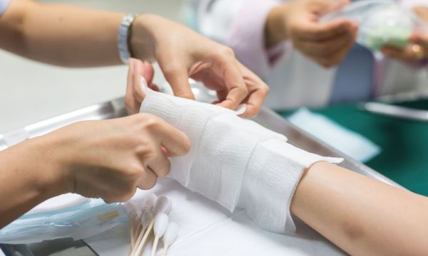 Πυρκαγιά στο εργοστάσιο «Βιολάντα»: Η κατάσταση της υγείας 7 τραυματιών - Για ταυτοποίηση 3 σοροί