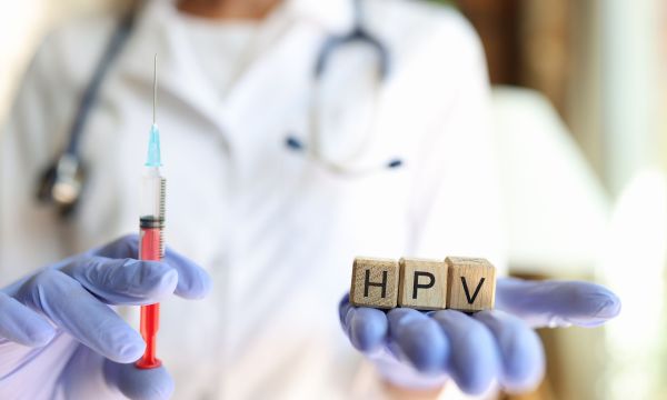 Ιός HPV: Εμβολιασμένο το  41,4% των κοριτσιών και το 31,4% των αγοριών στην Ελλάδα