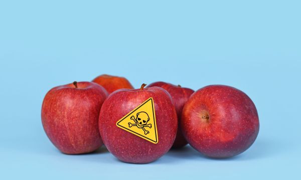 Κοκτέιλ φυτοφαρμάκων, PFAS και νευροτοξίνες στα περισσότερα ευρωπαϊκά μήλα