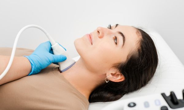 Υποθυρεοειδισμός vs. Υποπαραθυρεοειδισμού: Ομοιότητες και κρίσιμες διαφορές