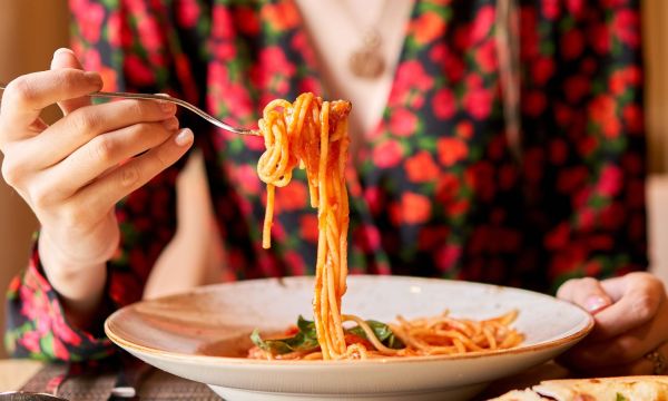 Τι συμβαίνει με το ζάχαρο όταν τρώτε ζυμαρικά με κόκκινη σάλτσα
