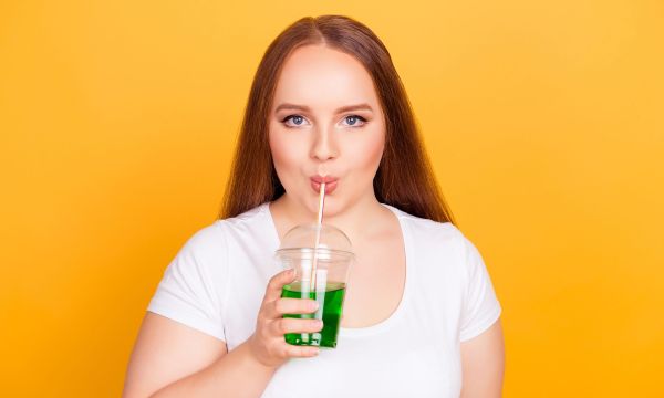 Λίστα με τα τρόφιμα και ποτά που “κόβουμε” για να χάσουμε βάρος