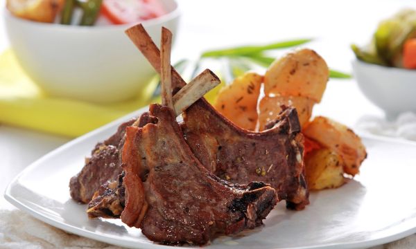 Τι συμβαίνει με χοληστερόλη και αρτηριακή πίεση όταν τρώτε αρνάκι