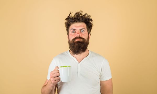 5 σοβαρές παρενέργειες του να πίνετε καφέ με άδειο στομάχι