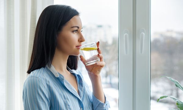 5 πρωινές συνήθειες που σας βοηθούν να χάσετε κιλά χωρίς δίαιτα