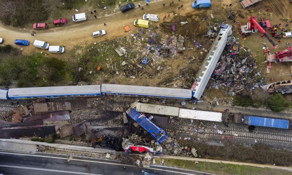 Τέμπη: Ψυχολογικές διαστάσεις του συλλογικού τραύματος και του πένθους