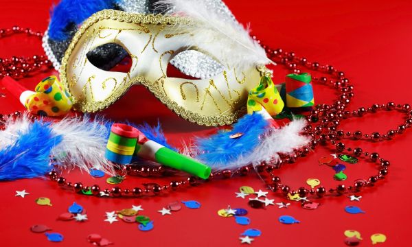 Καρναβάλι: Αποκριάτικο μακιγιάζ, χρωματιστοί φακοί επαφής, κομφετί - Οι κίνδυνοι για τα μάτια