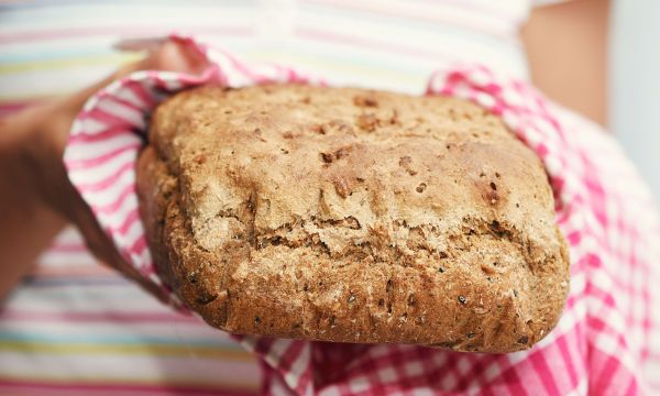 Ποιο εντελώς απροσδόκητο συστατικό κάνει το ψωμί πολύ πιο υγιεινό