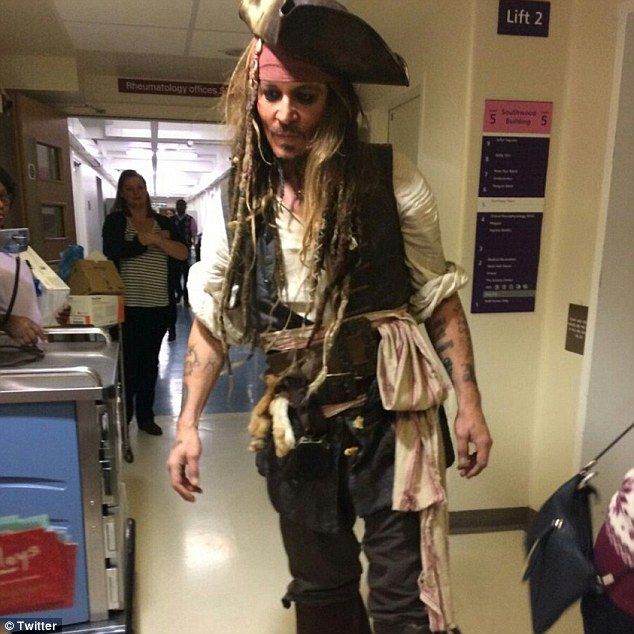 3B39DDBF00000578 4019248 Yo ho ho landlubbers Johnny Depp morphed into his Pirates Of The a 67 1481331530679