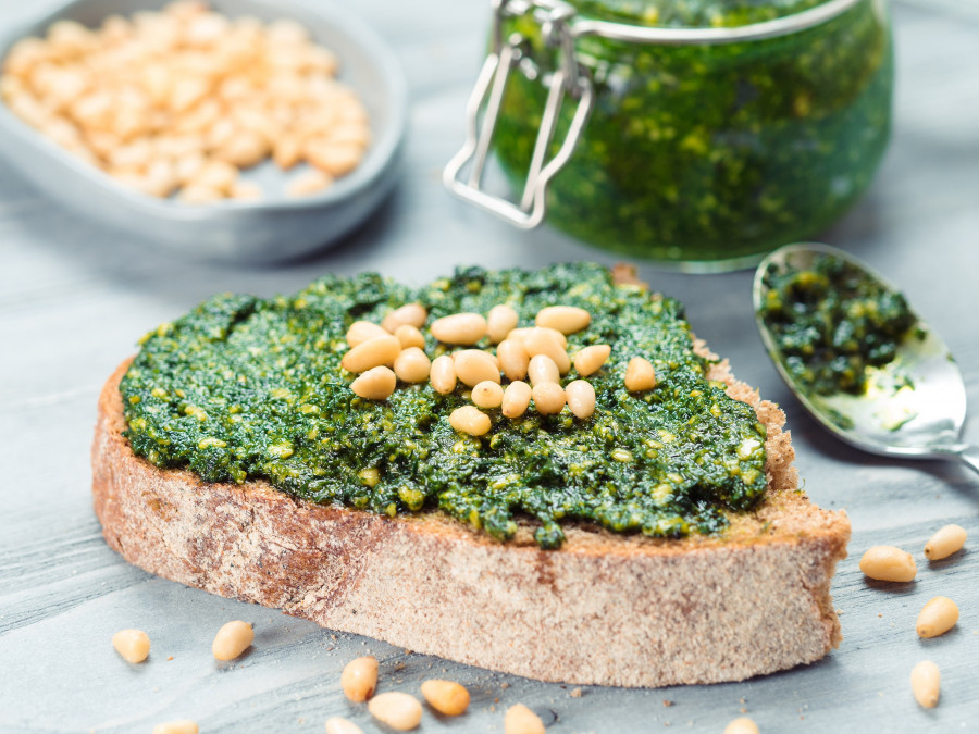 Whole-Grain-Bread-Basil-Pesto