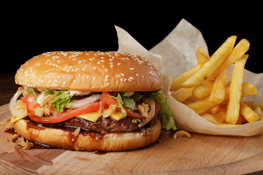 Cheeseburger (burger) with french fries