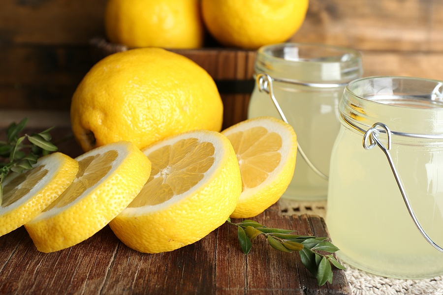 lemon juice and sliced lemons