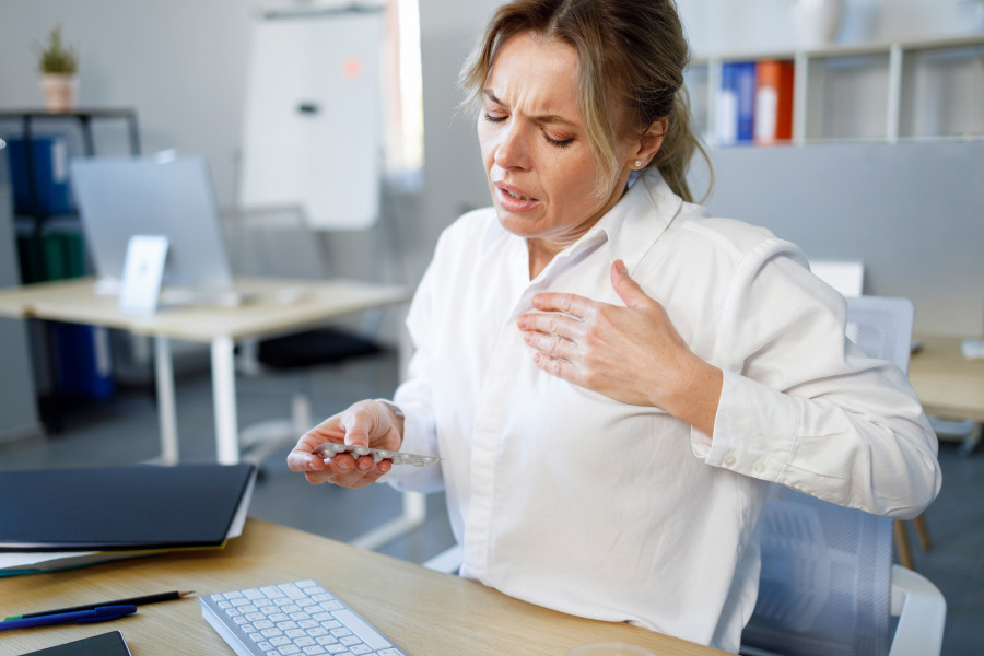 Woman Suffering From Heart Attack In Office