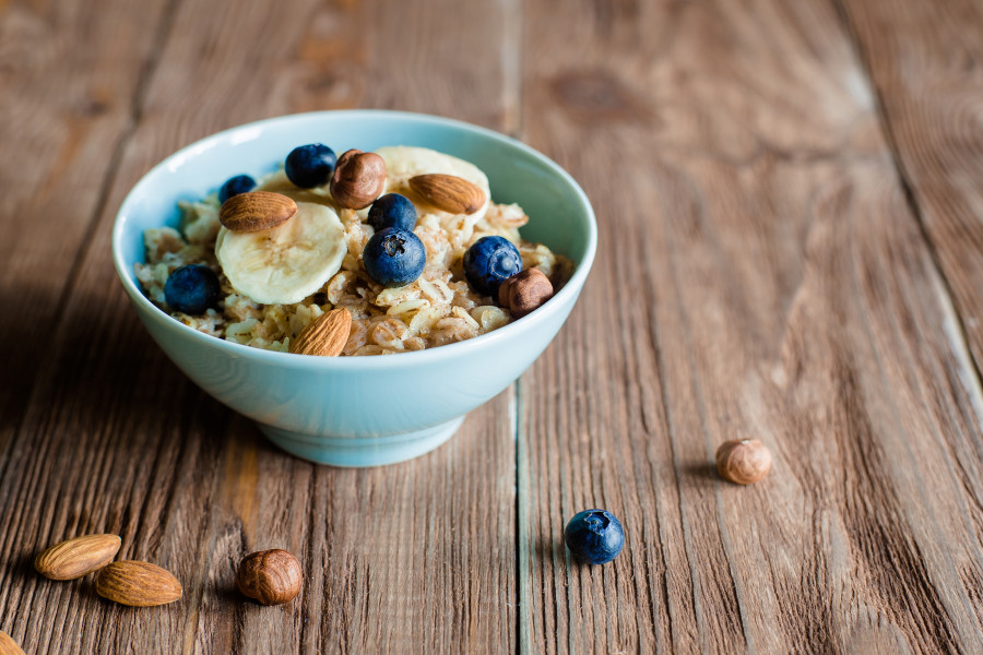 oat porridge with berries and nuts