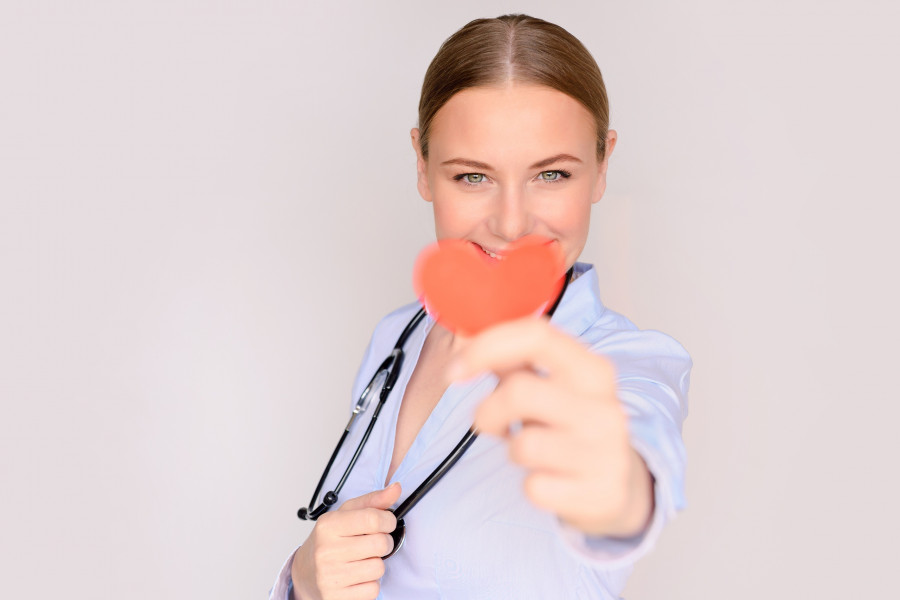 woman cardiologist doctor heart