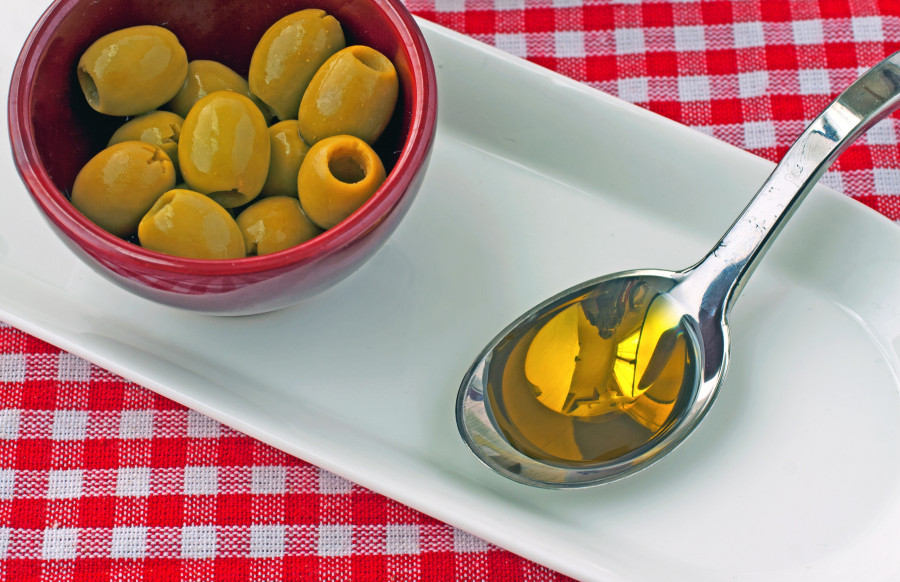 olive oil and olives
