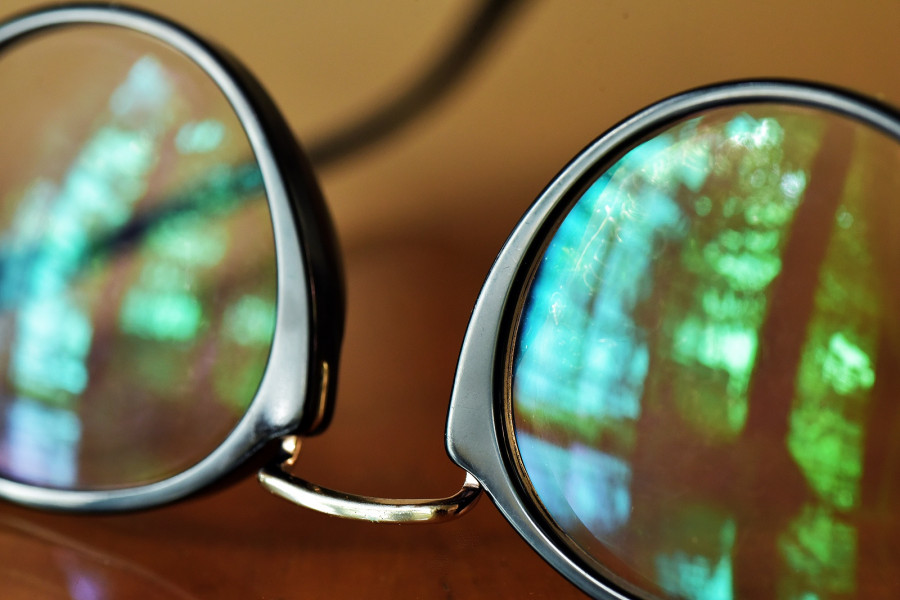 Anti-glare Coating On Eye Glasses