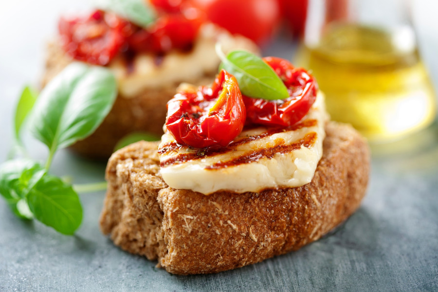 Wholegrain rusk with haloumi and sundried tomato