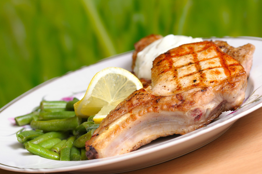 Grilled meat with vegetables and lemon