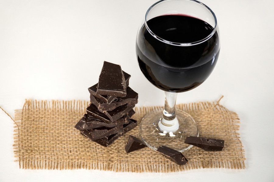 red wine with dark chocolate
